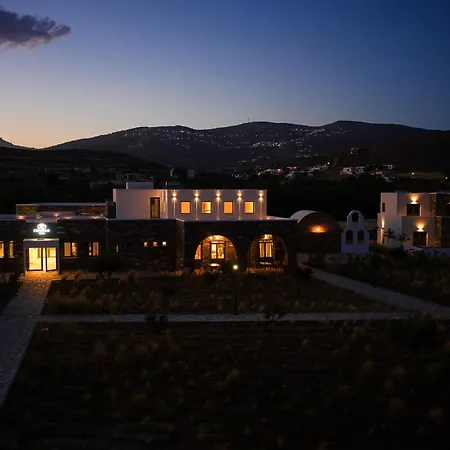 Ξενοδοχείο με διαμερίσματα Emerald Tinos 4*
